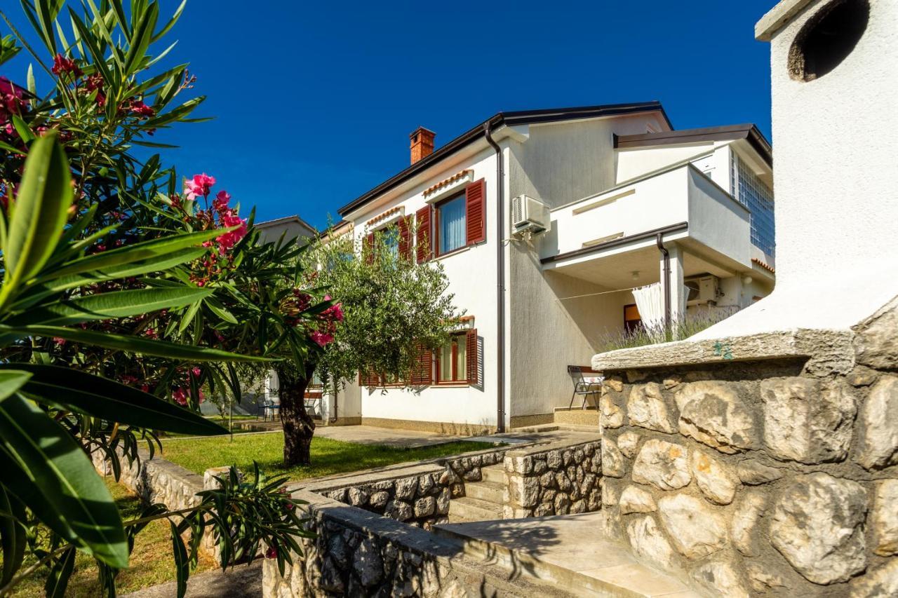 Apartments Belavic By El-Pi Tours Njivice Exteriér fotografie
